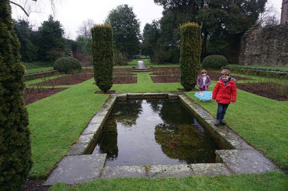 32568618511_2206560c8f_z